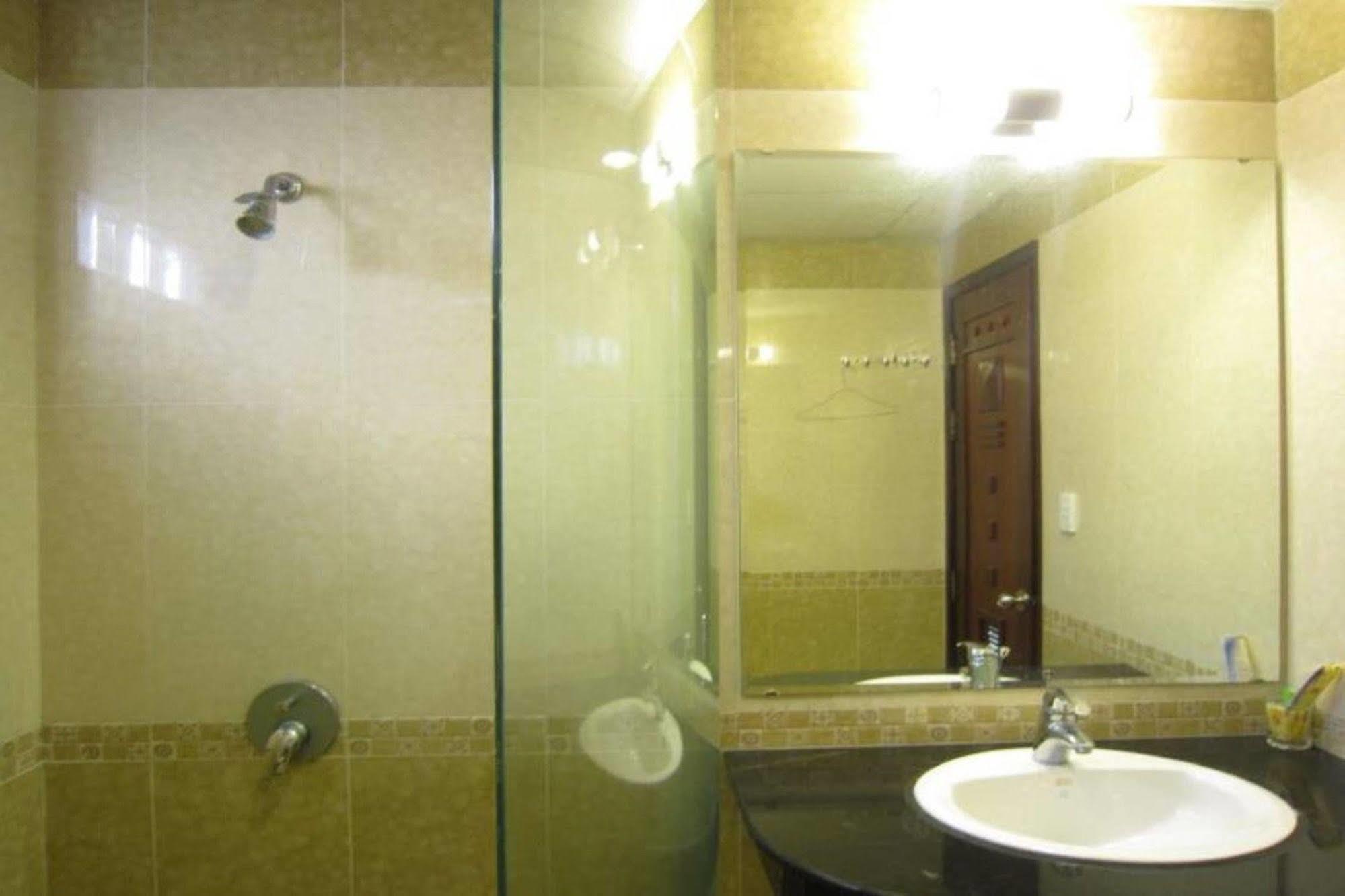 Quy Thanh Hotel Cidade de Ho Chi Minh Exterior foto